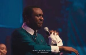 Nathaniel Bassey – We Come Before Your Presence